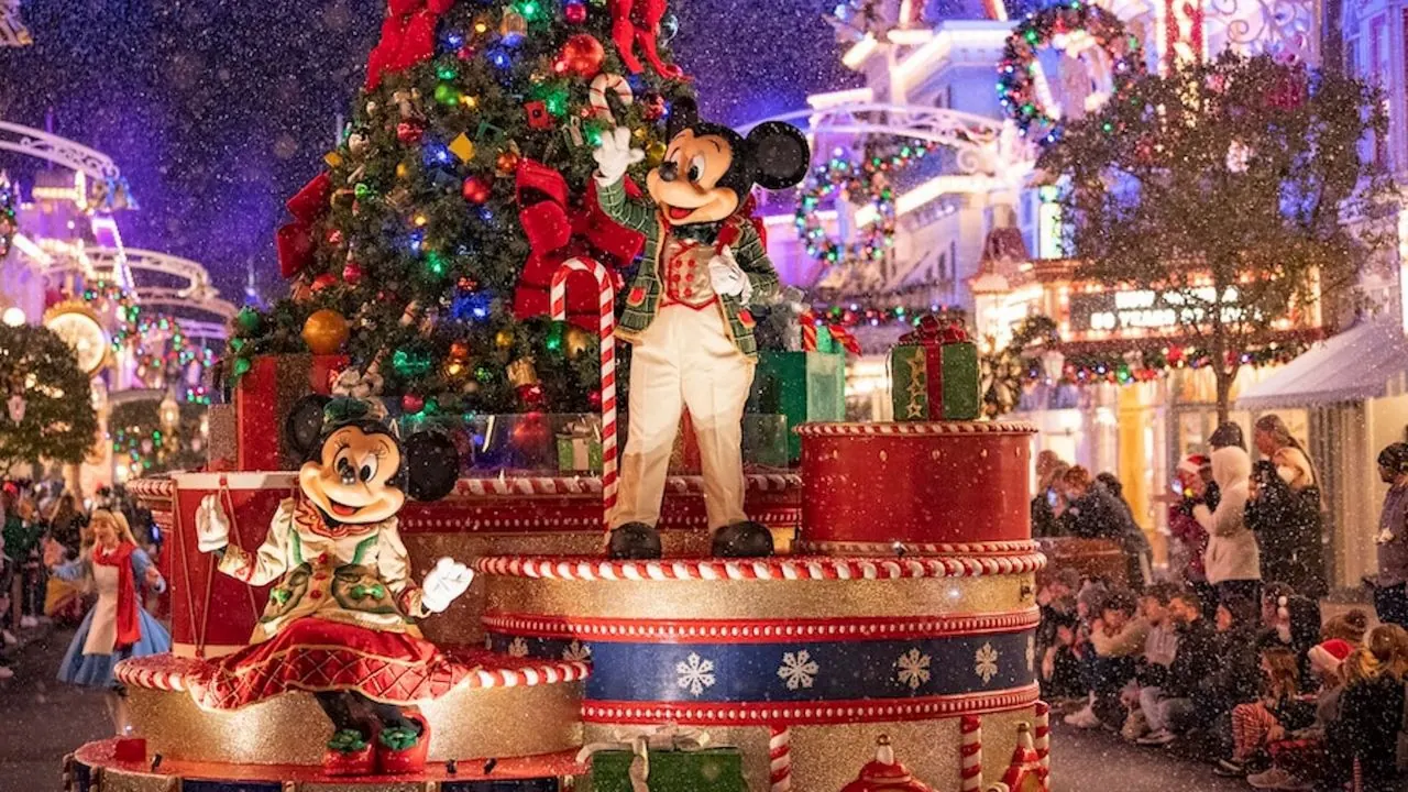 Mickey's Very Merry Christmas Party 2026: Crowds & Dates | Magic Tips